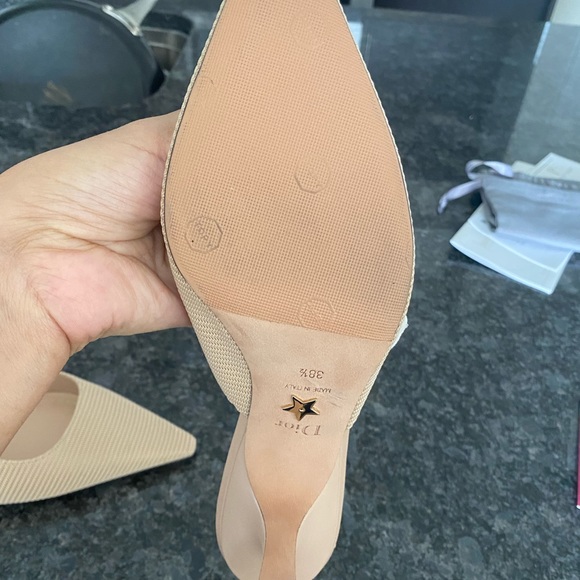 Christian Dior in powder nude heels - Picture 4 of 6